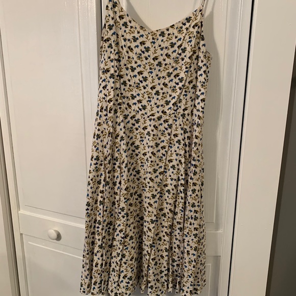 Pretty summer dress! - Picture 4 of 9